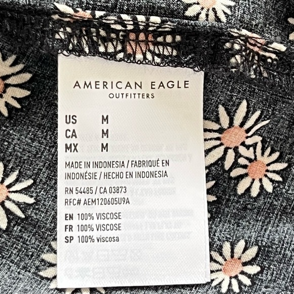 American Eagle Cropped Floral Black & Cream Button-Up Women's Blouse Size Medium - Picture 8 of 10